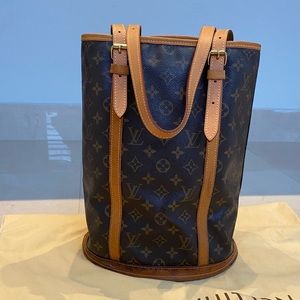 100% Authentic Louis Vuitton monogram bucket bag GM.